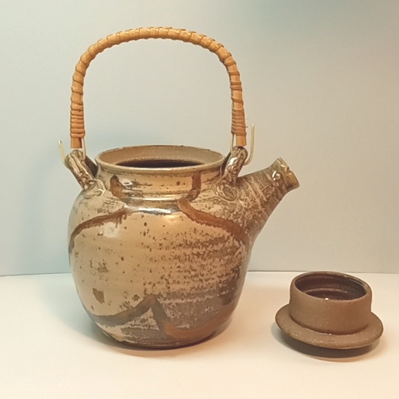 Vintage artist signed artisan pottery glazed teapot with bamboo handle. - Picture 7 of 12